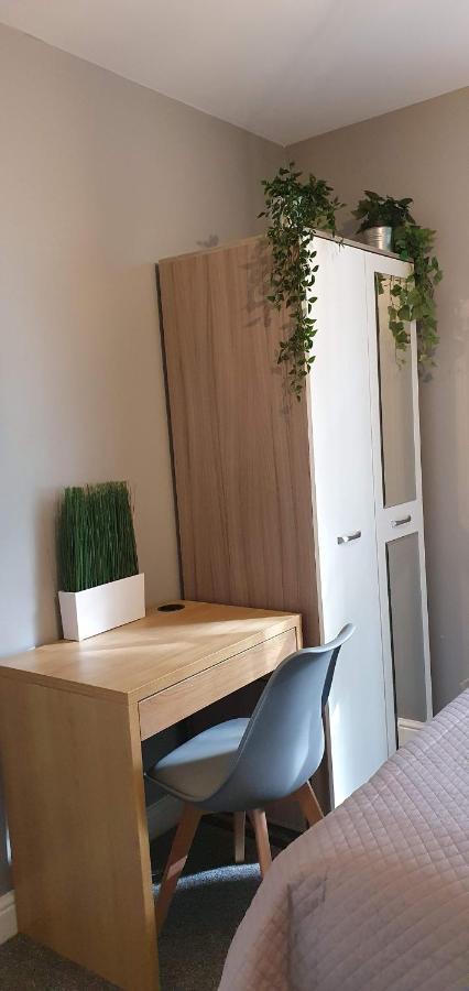 Darwin Stays - Service Accommodation In Newcastle Under Lyme City Centre Exterior foto