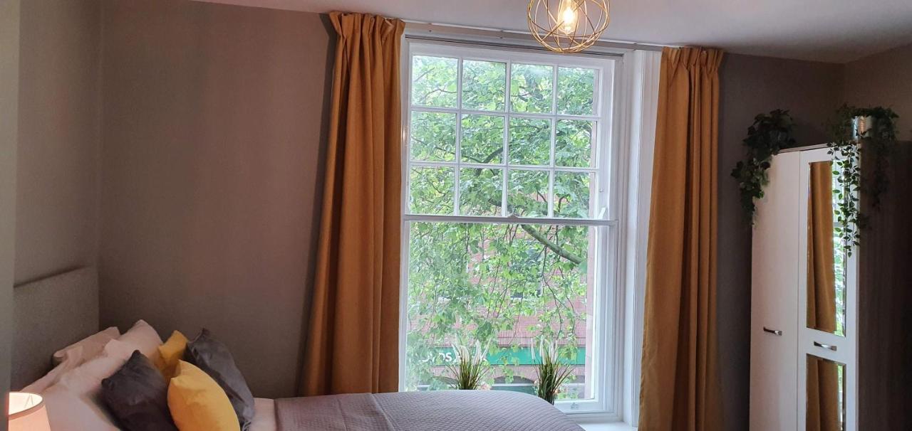 Darwin Stays - Service Accommodation In Newcastle Under Lyme City Centre Exterior foto