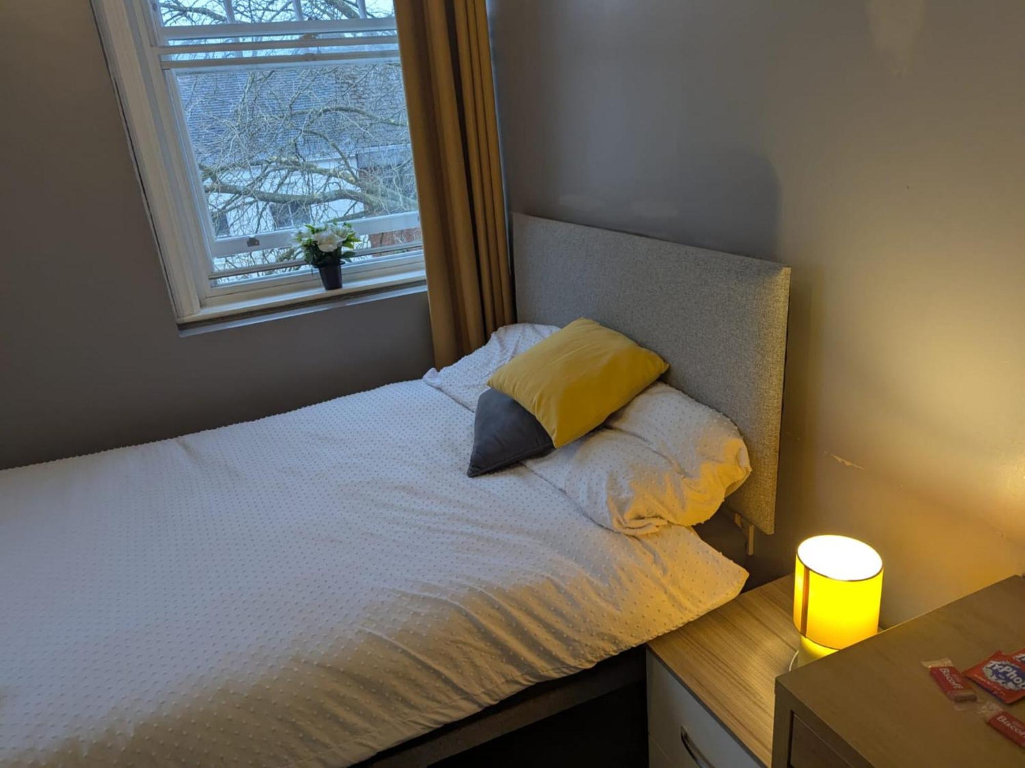 Darwin Stays - Service Accommodation In Newcastle Under Lyme City Centre Exterior foto