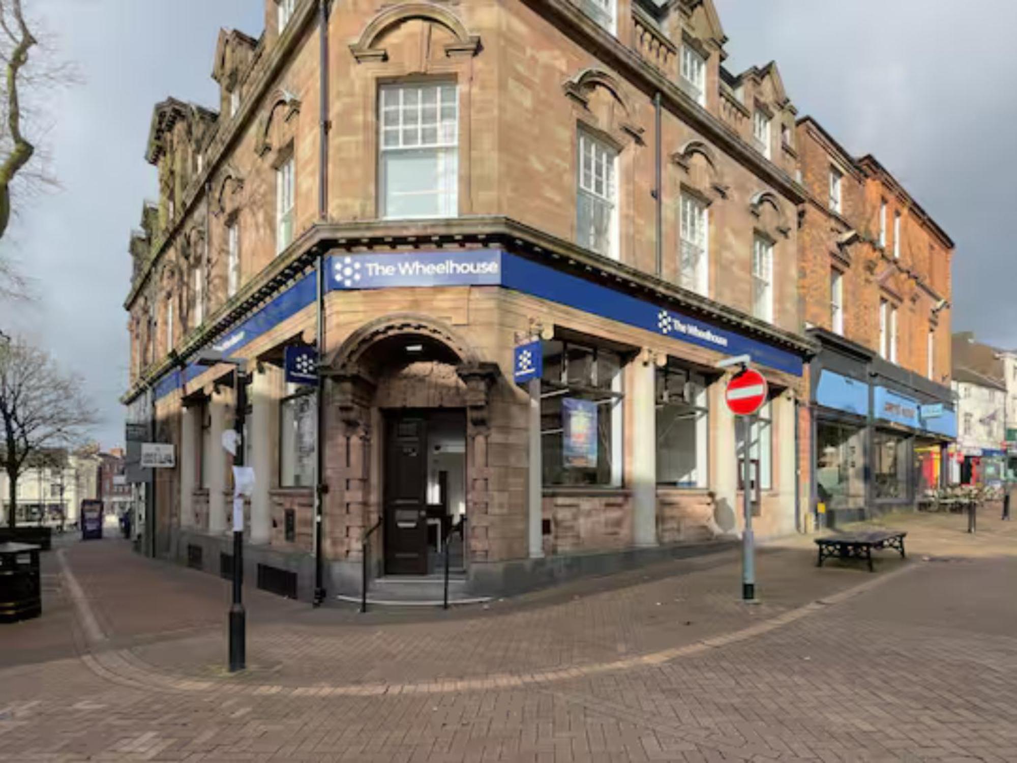 Darwin Stays - Service Accommodation In Newcastle Under Lyme City Centre Exterior foto