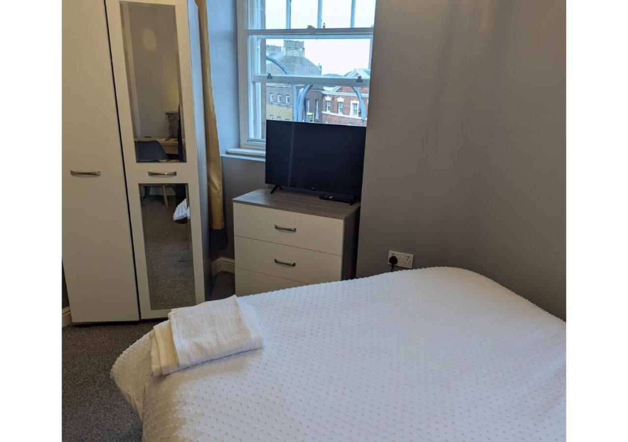 Darwin Stays - Service Accommodation In Newcastle Under Lyme City Centre Exterior foto